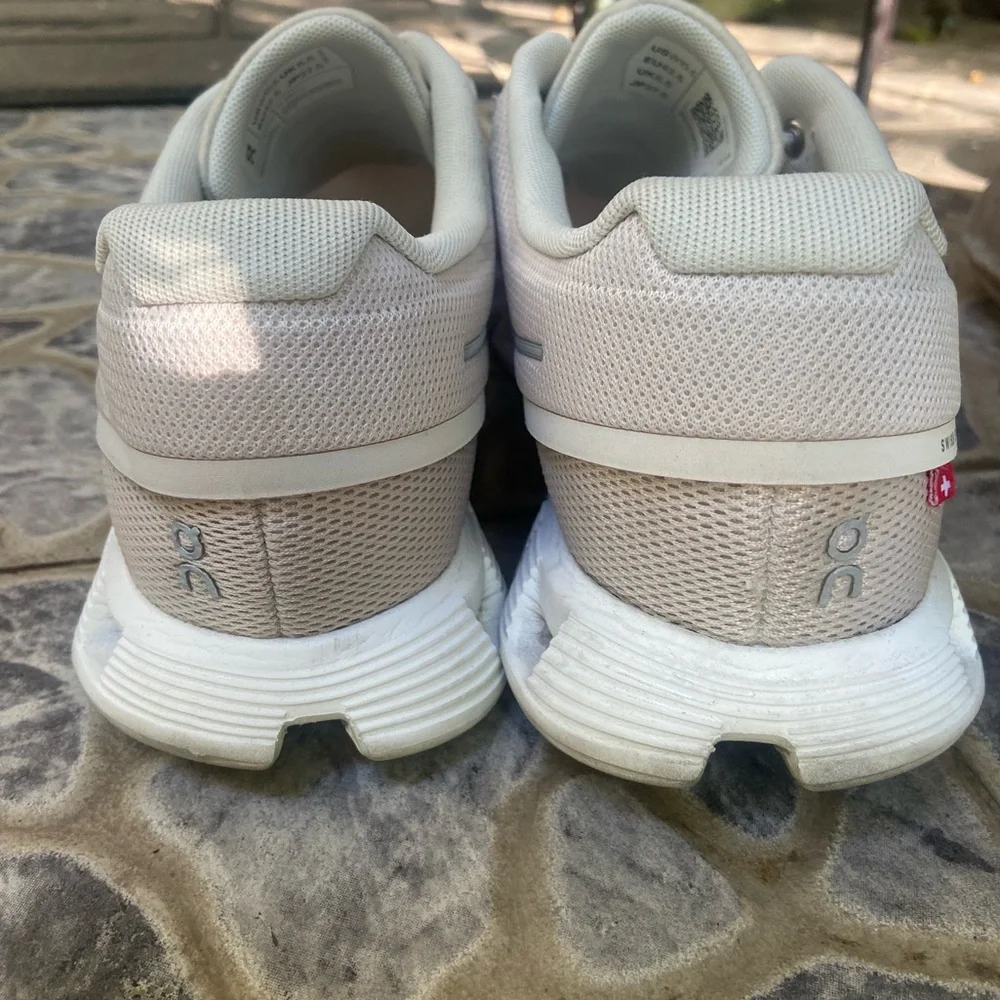 On Cloud 5 Womans Sneakers. - Picture 4 of 12